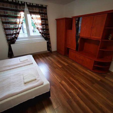 Mate Apartman Gyula Exterior foto