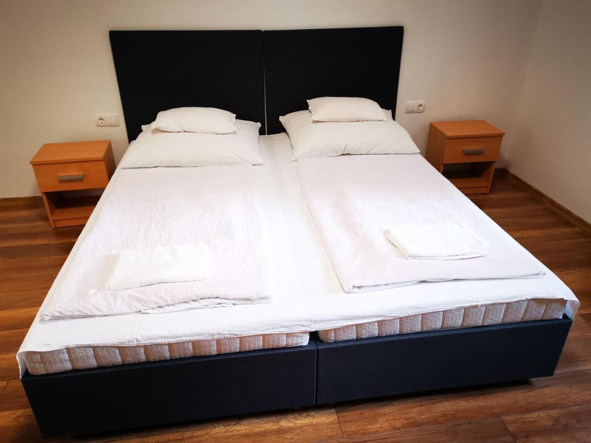 Mate Apartman Gyula Exterior foto