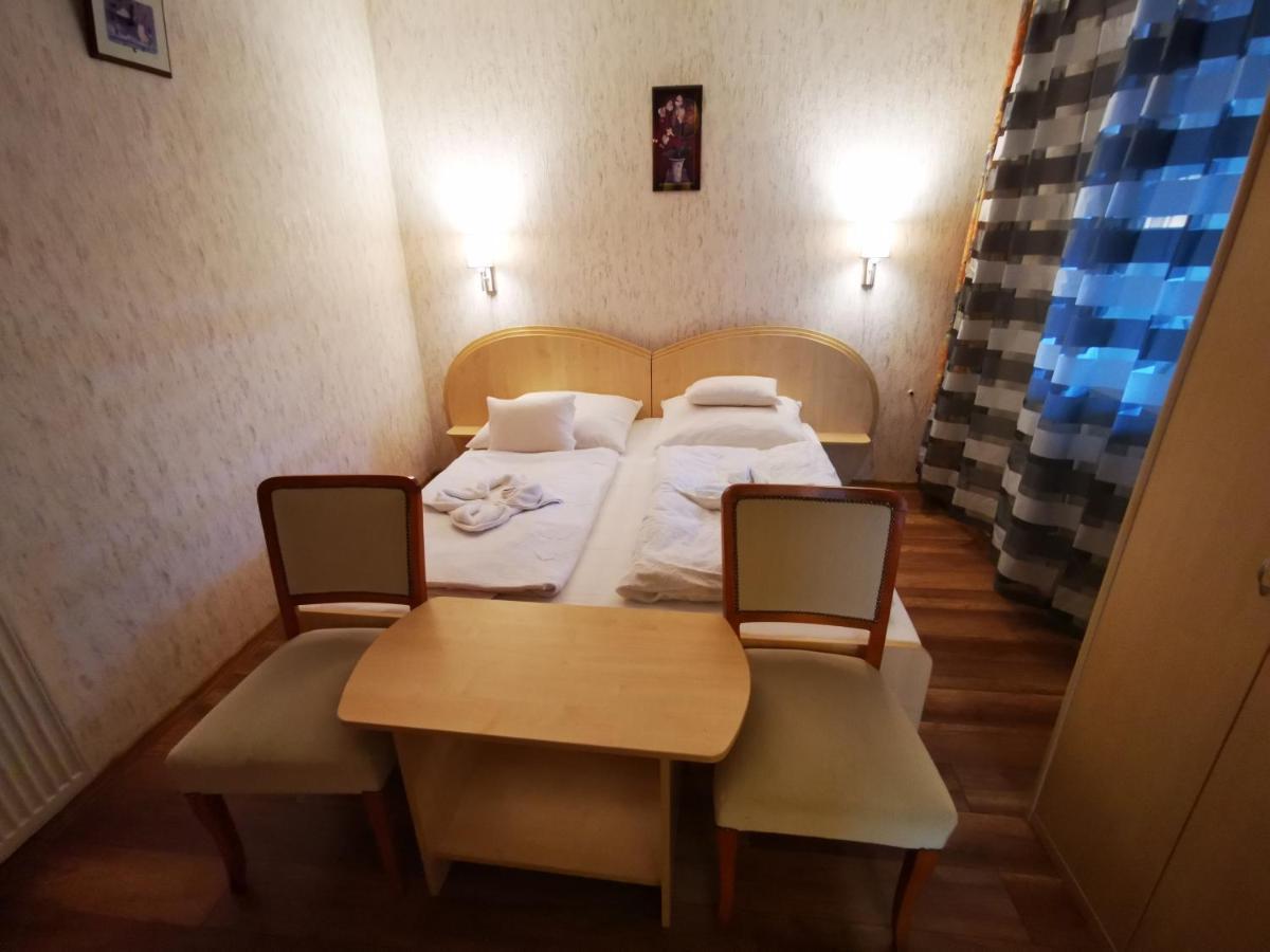 Mate Apartman Gyula Exterior foto